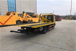 钢城非事故拖车