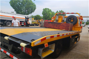 钢城附近拖车电话号码服务